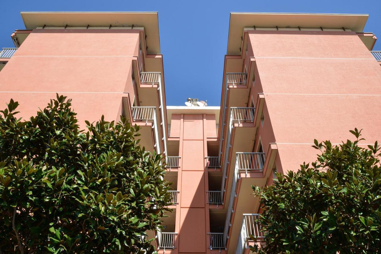 Residence Laura Bordighera Exteriör bild